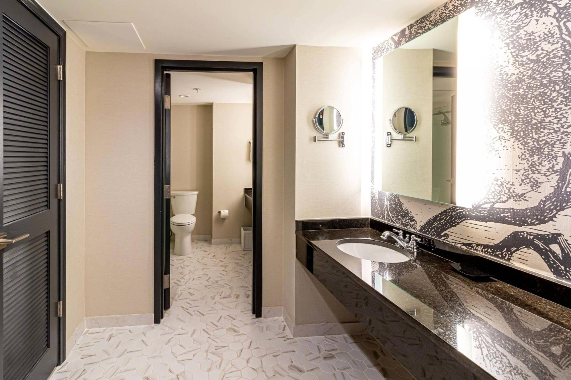 Lodge, Autograph Collection Hotel